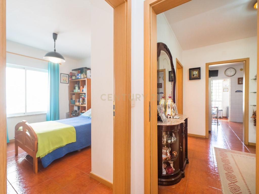 Apartamento T3 na Rua Inácio Duarte, Carnaxide e Queijas - Image 17