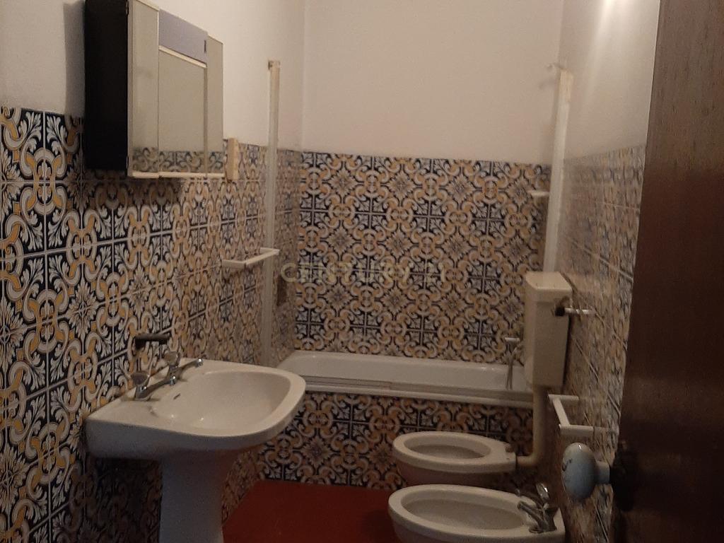 **Moradia térrea para remodelar nas Quintinhas – Charneca da Caparica | Terreno com 290 m²** - Image 18