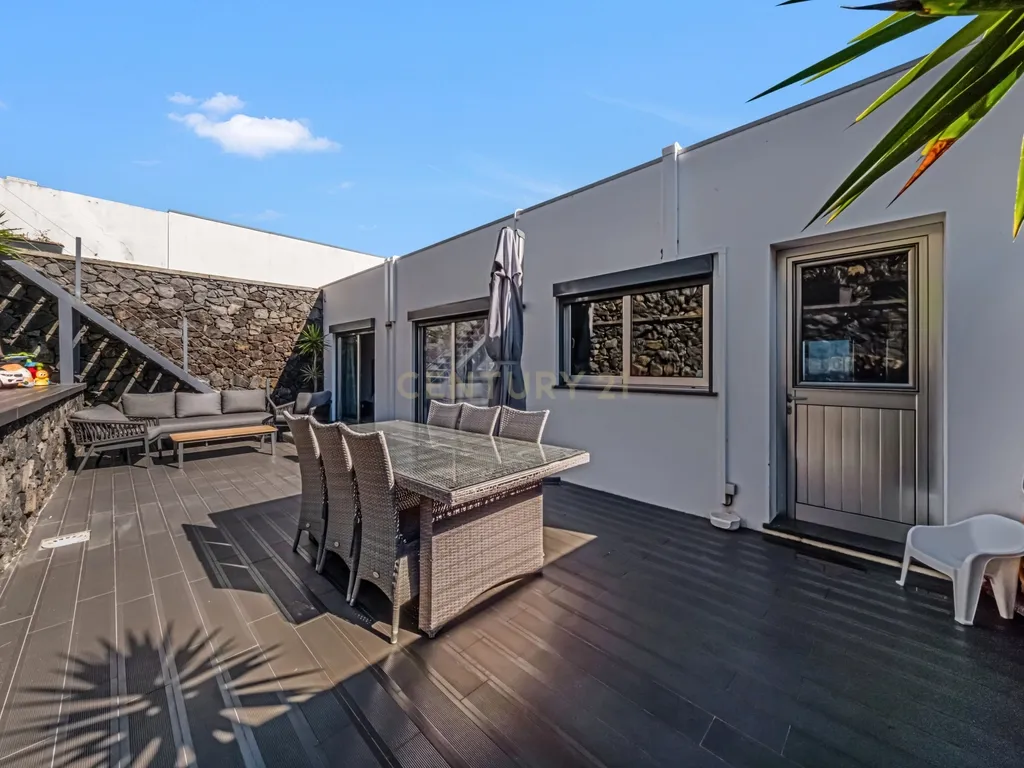 Moradia com Vista Mar em Vila de São Sebastião - Image 14