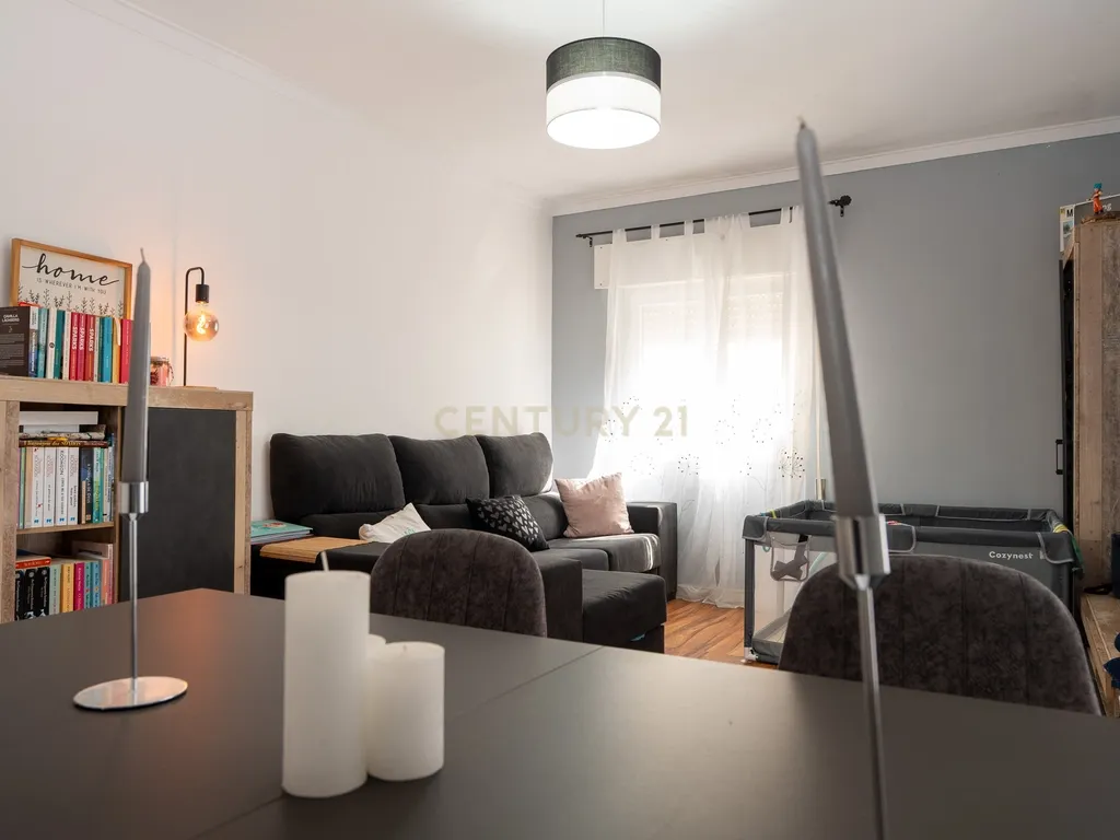 🏡 Oportunidade única: T2 espaçoso, com varanda e localização privilegiada! - Image 5