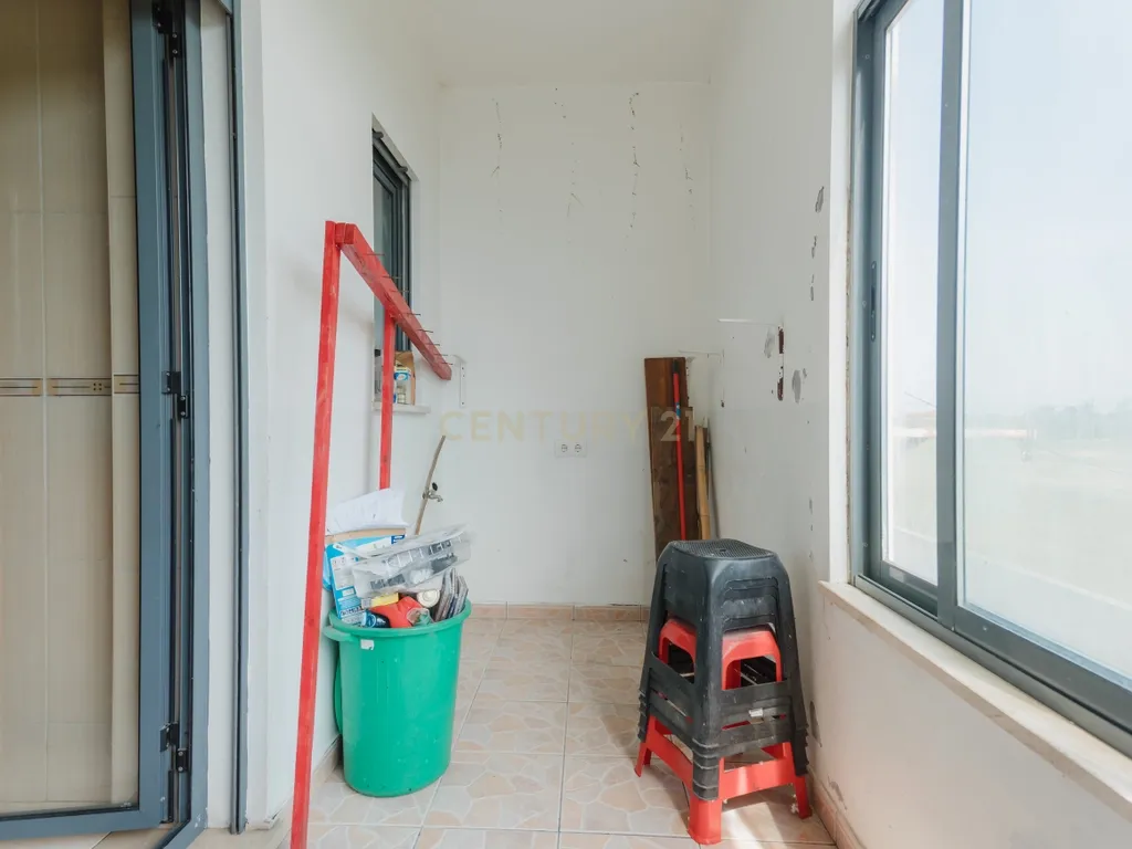 Apartamento T3 com áreas extraordinárias, garagem para 2 carros e perto da praia! - Image 14