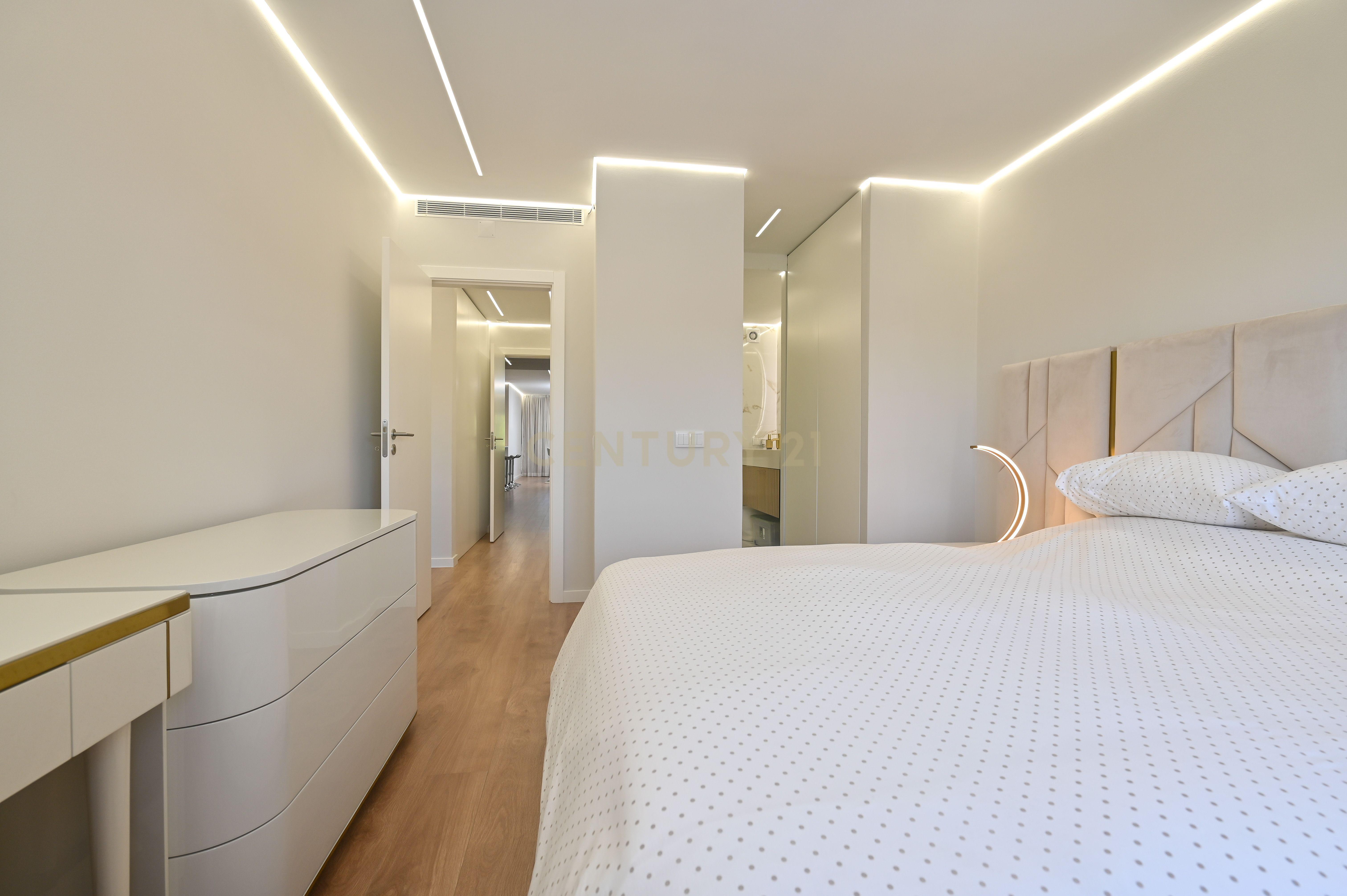 Fotografia 12 de Apartamento Renovado em Cascais com Terraço e Garagem
