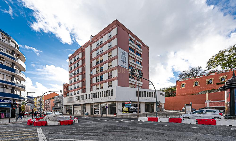 Oportunidade Única: T3 transformado em T2 com Vista Panorâmica e Contrato de Arrendamento Ativo - Image 26