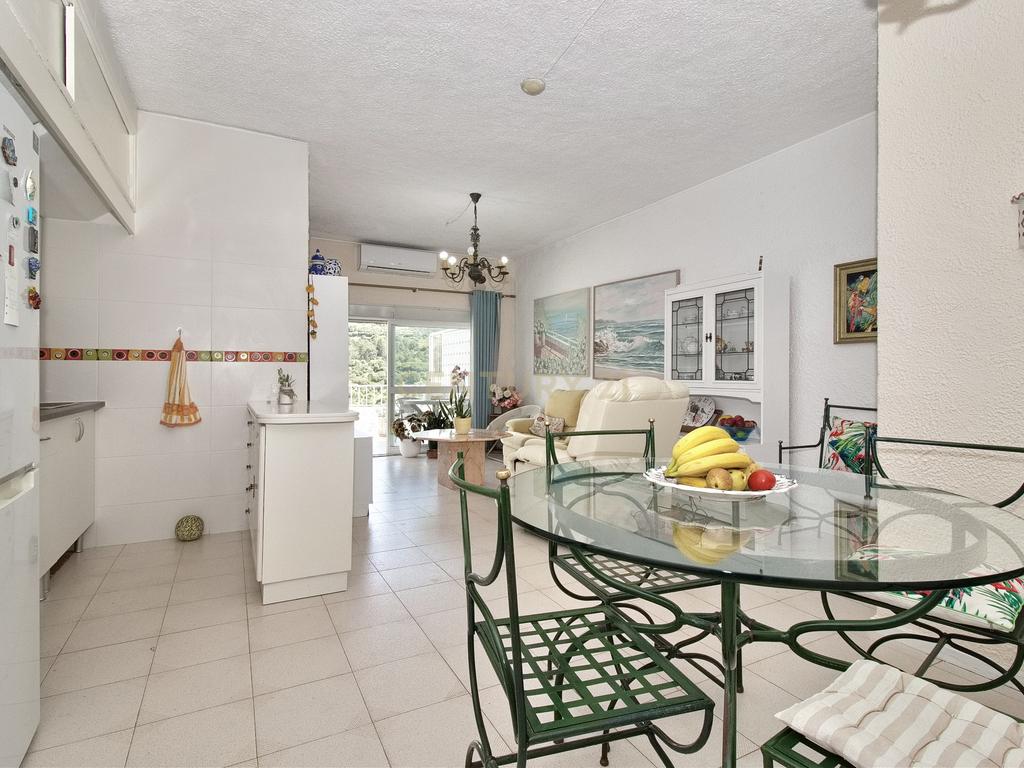 Apartamento T1+2 na Histórica Aldeia do Castelo de Sesimbra - Image 1