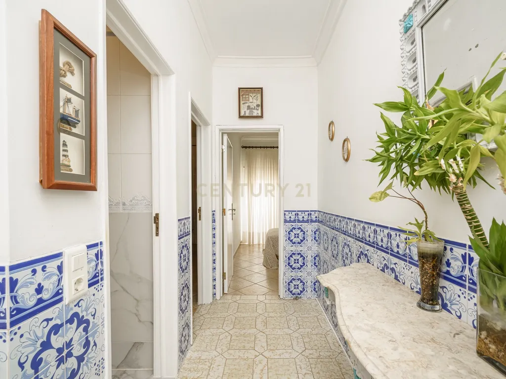 Apartamento T2 na Moita com 2 Varandas e Ponto de Carregamento para Veículos Elétricos - Image 9