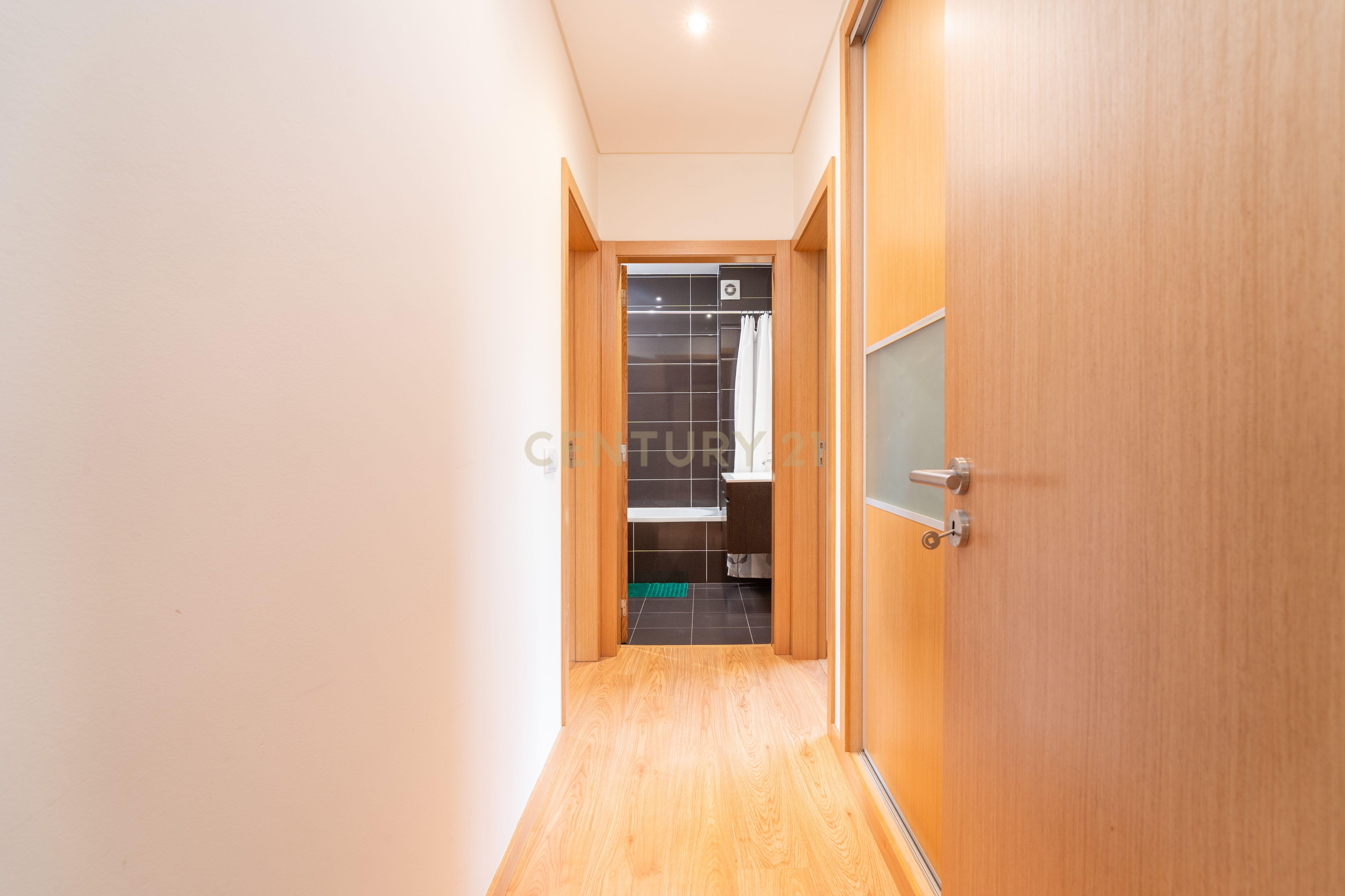 Venda | Apartamento T2 com garagem em São Martinho do Bispo, Coimbra - Image 11