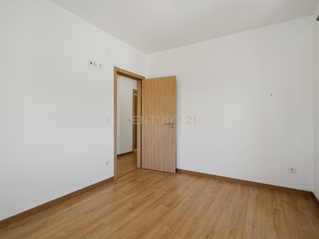 Moradia T4 Térrea Remodelada no Centro de Mafra | Privacidade, Conforto e Qualidade de Vida - Image 19