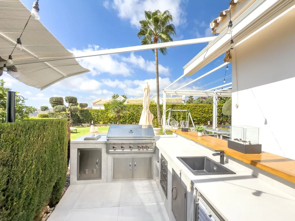Elegante moradia com vistas panorâmicas para o mar no Sierra Blanca Country Club, Marbella - Image 49
