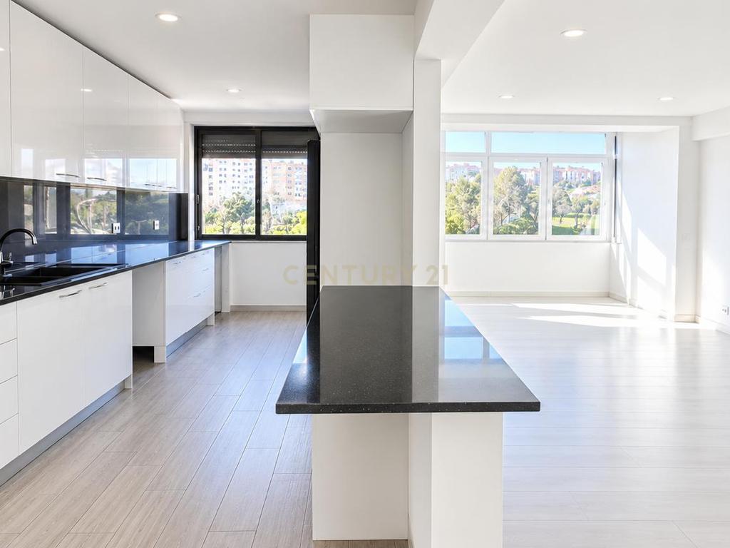 Apartamento T3 Remodelado | Odivelas | Negociável - Image 2