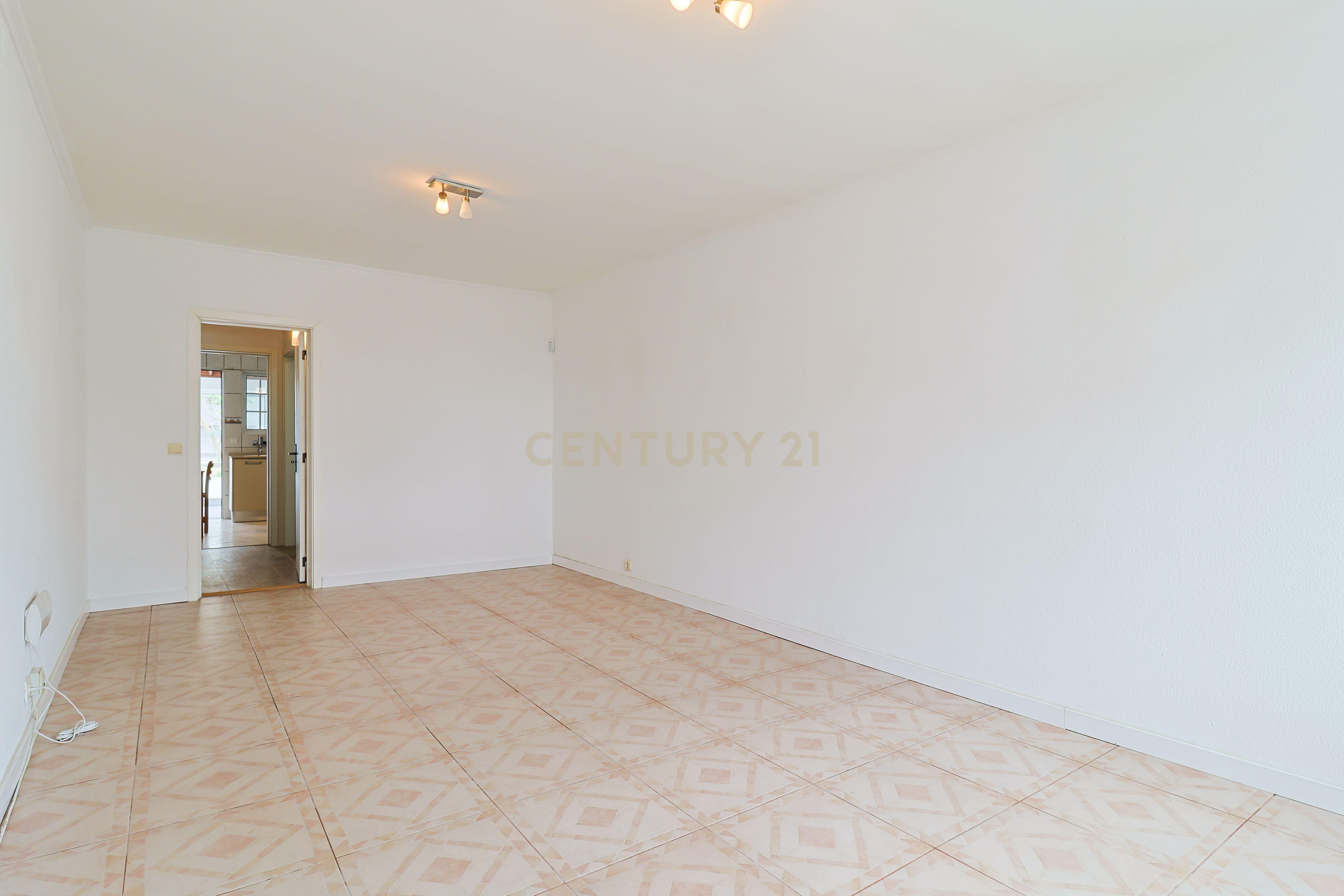Moradia T2+1 com sótão, garagem, jardim e logradouro – Ponta Delgada - View 6