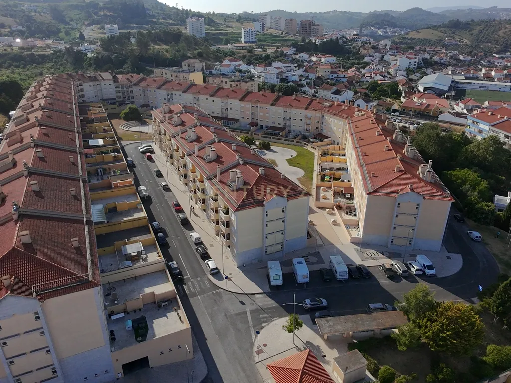 Apartamento T3 Remodelado na Horta dos Vimes - Viva com Conforto e Qualidade em Alenquer. - Image 46