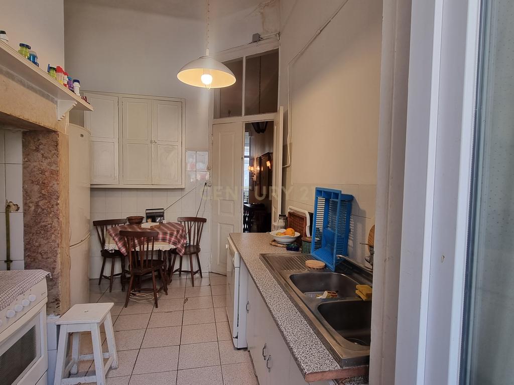 Apartamento Pombalino de Charme com 8 Assoalhadas – Av. Almirante Reis, Lisboa - Image 11