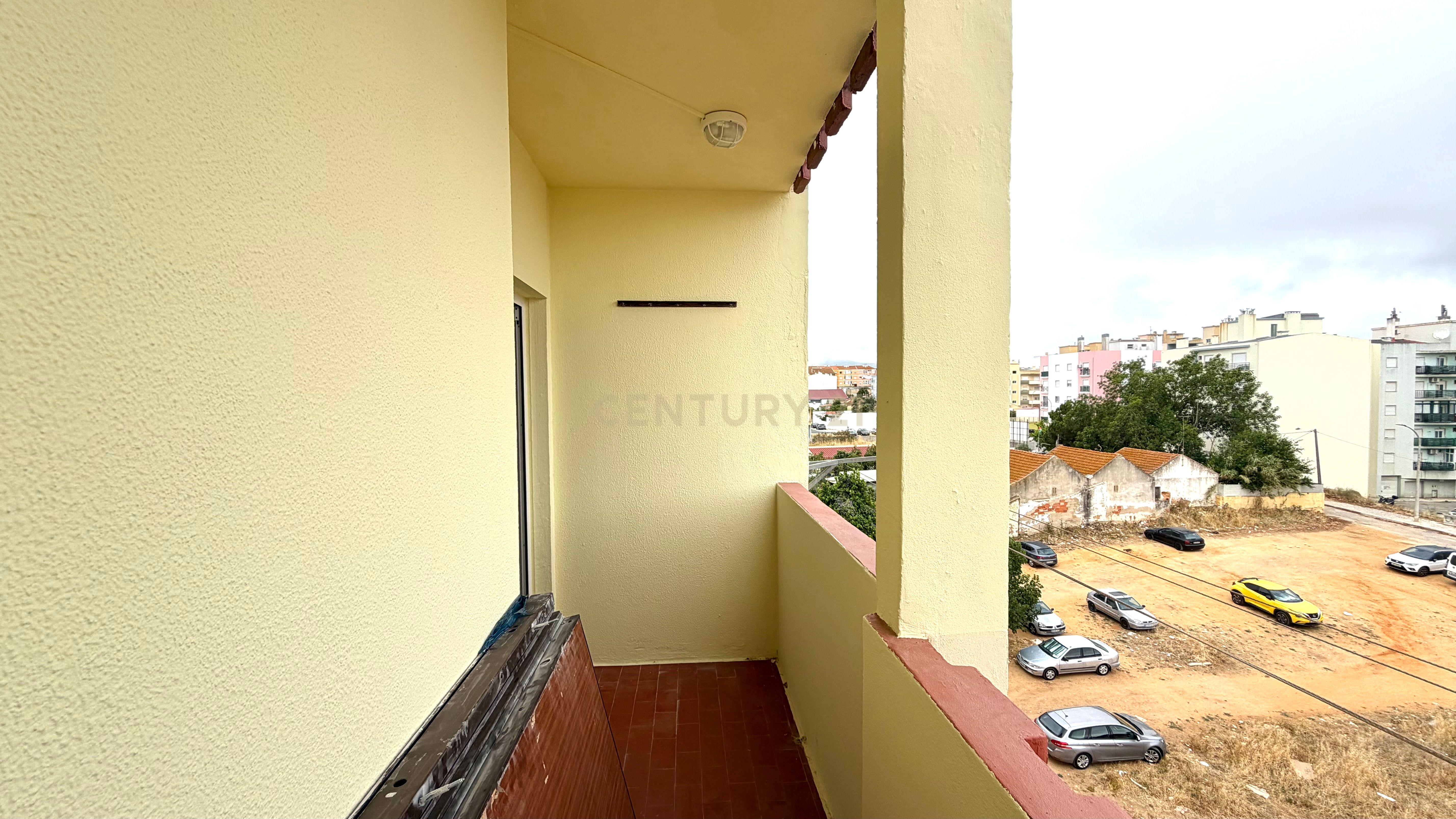 Fotografia 6 de Apartamento T2 Renovado e Equipado | São Sebastião, Setúbal