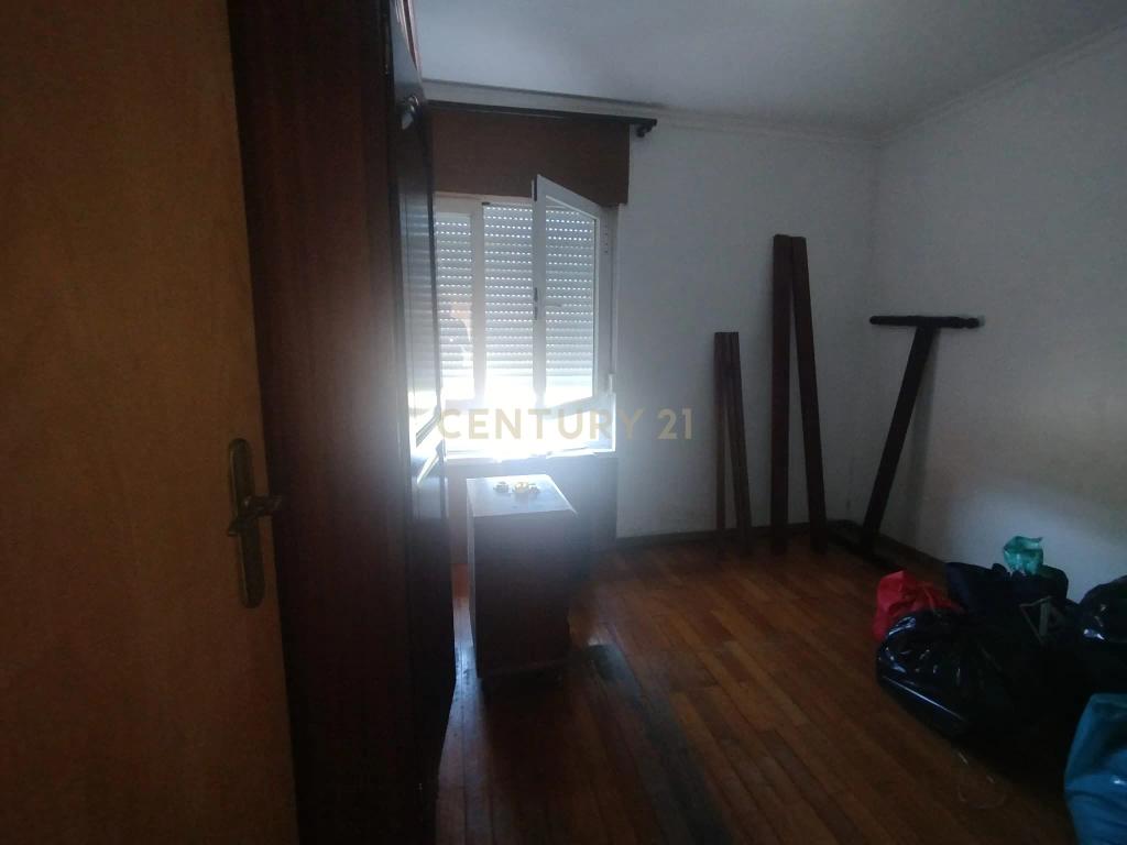 Apartamento T3 com Excelente Exposição Solar, Arrecadação e Ótima Localização no Monte da Caparica - Image 64