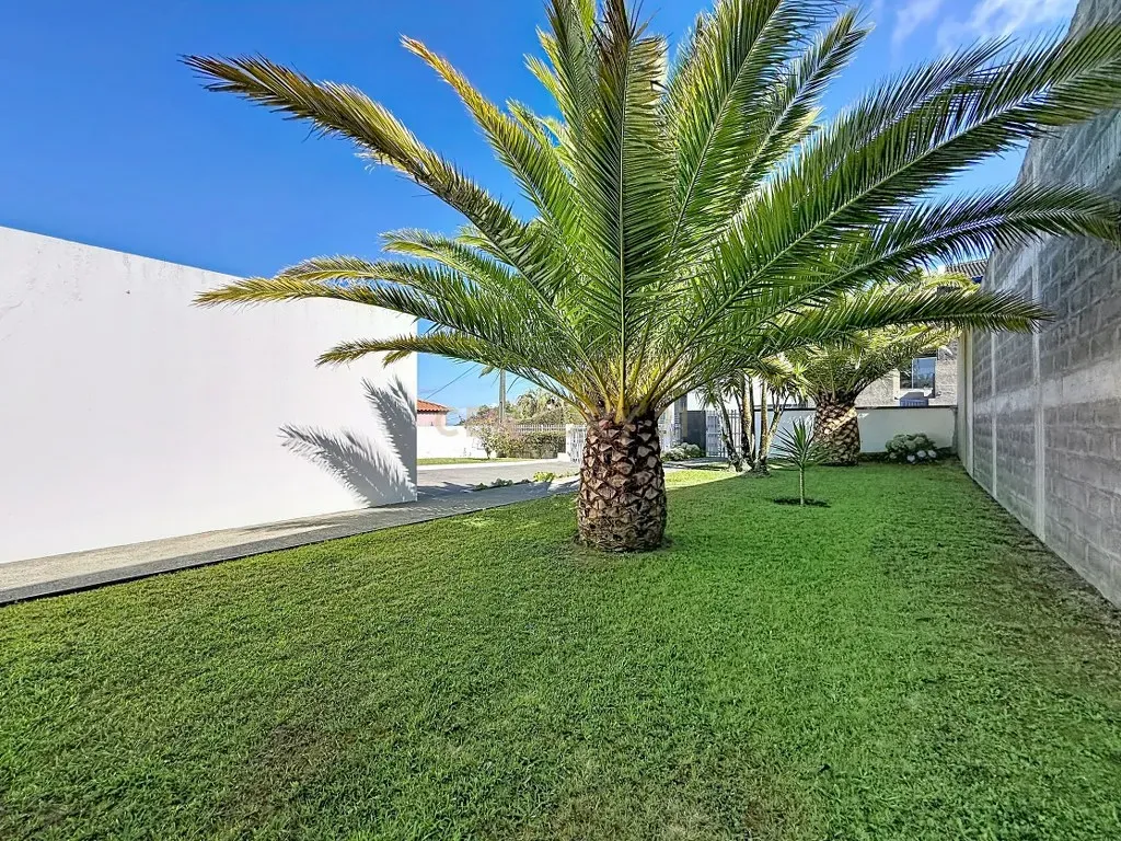 Fotografia 9 de Moradia Contemporânea com Vista Mar, Jardim e Ampla Zona Exterior!