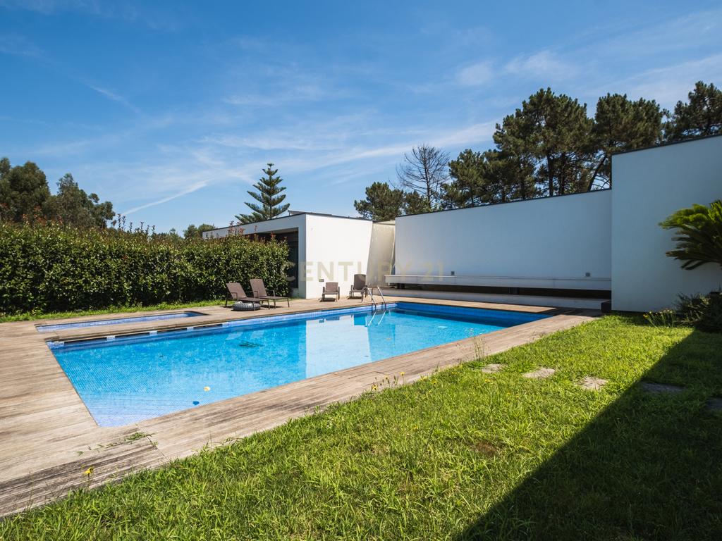 Luxuosa Moradia T4 com Piscina e Vista Panorâmica em Lousada - Image 67