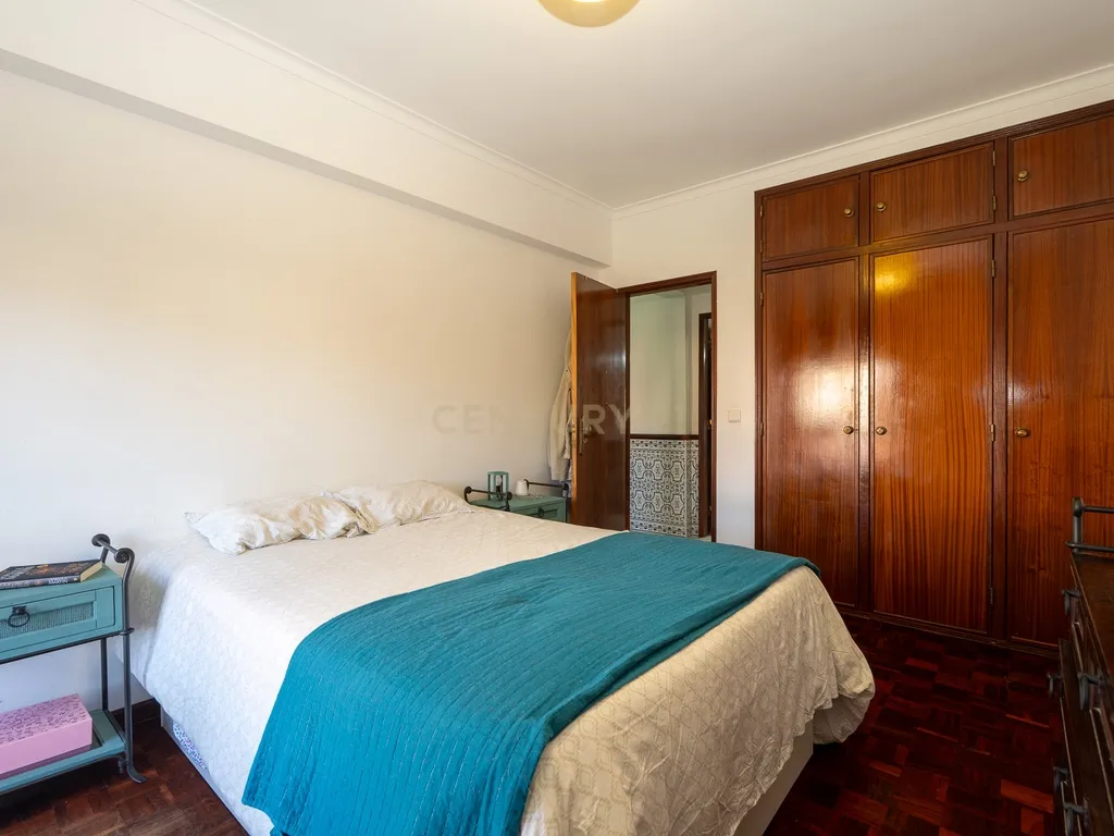 Apartamento de tipologia T2, com varanda, 1 wc e arrecadação, localizado em Agualva – Cacém, inserido em prédio de construção de 1996. - Image 22