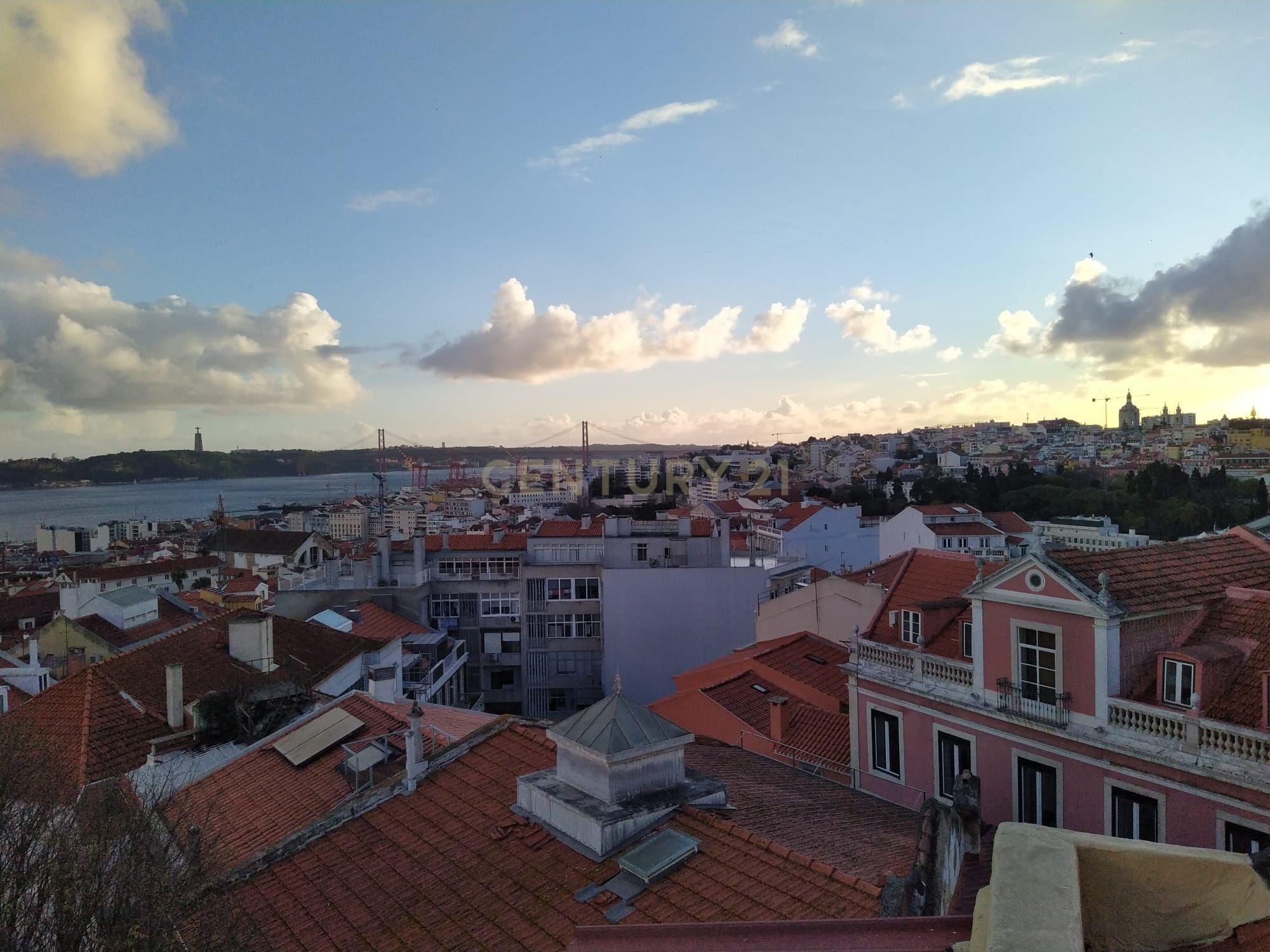 Apartamento T1 em Lisboa com Vista Panorâmica e Excelente Localização - Image 1