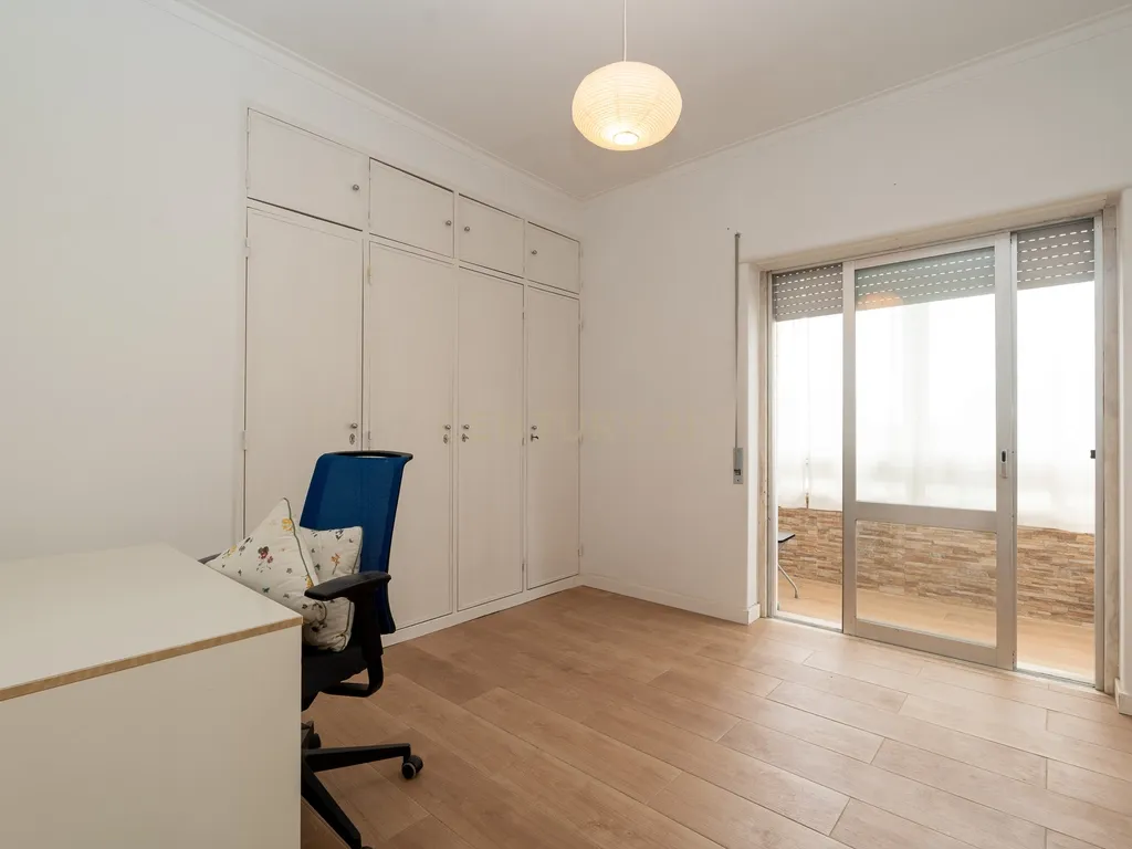T2 Renovado em Odivelas — Conforto, Luz Natural e Localização Privilegiada - Image 20