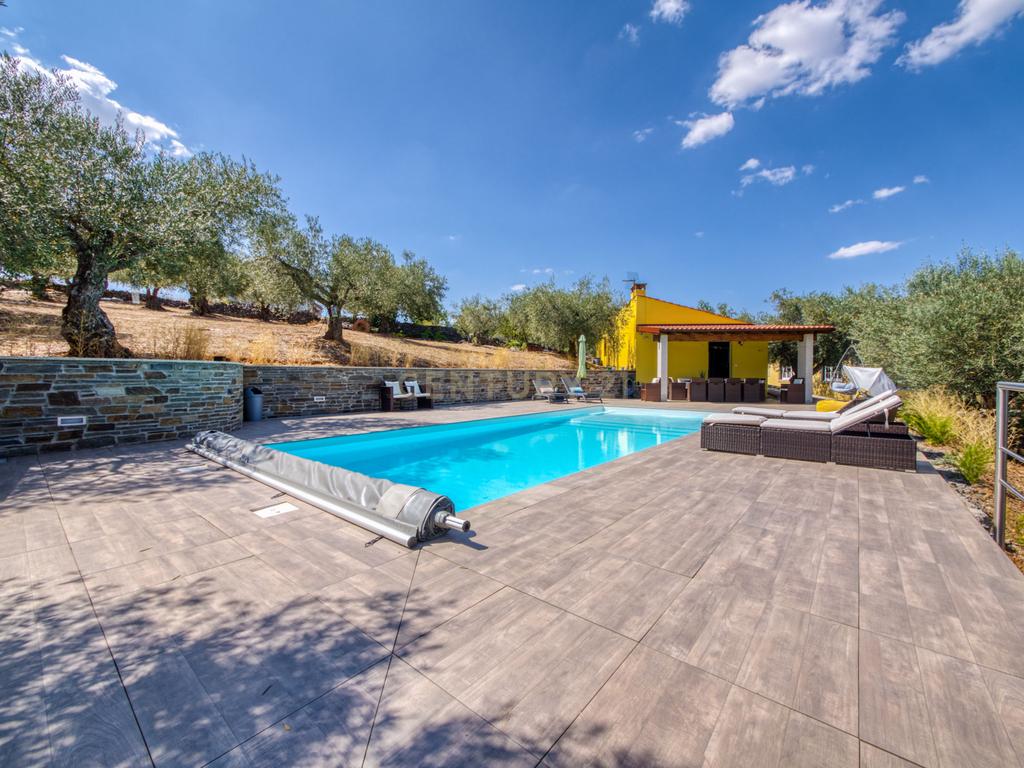 Moradia localizada na capital de distrito, no coração do Nordeste Transmontano. - Image 42