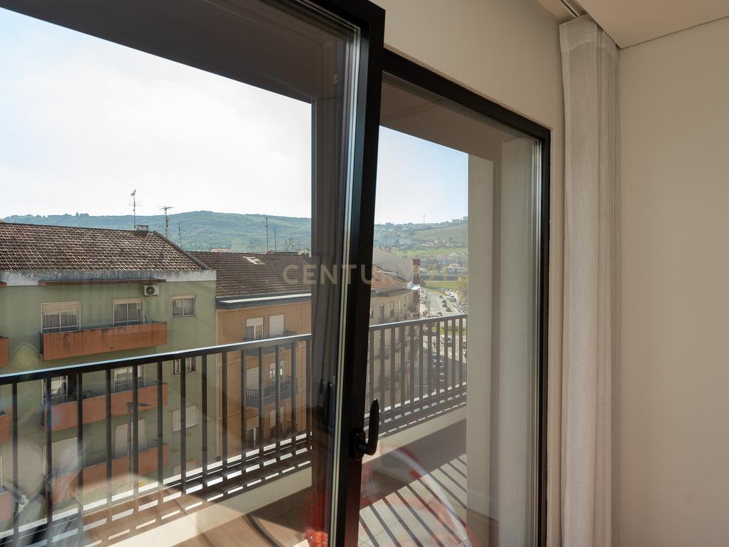 Apartamento T3+1 duplex, com terraço e estacionamento, no centro da cidade de Torres Vedras - Image 37
