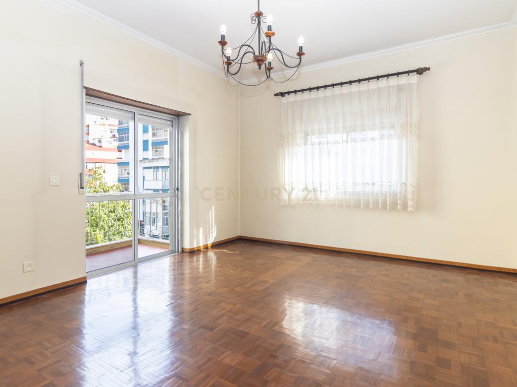 Apartamento T3 em Amora, Seixal - Image 10