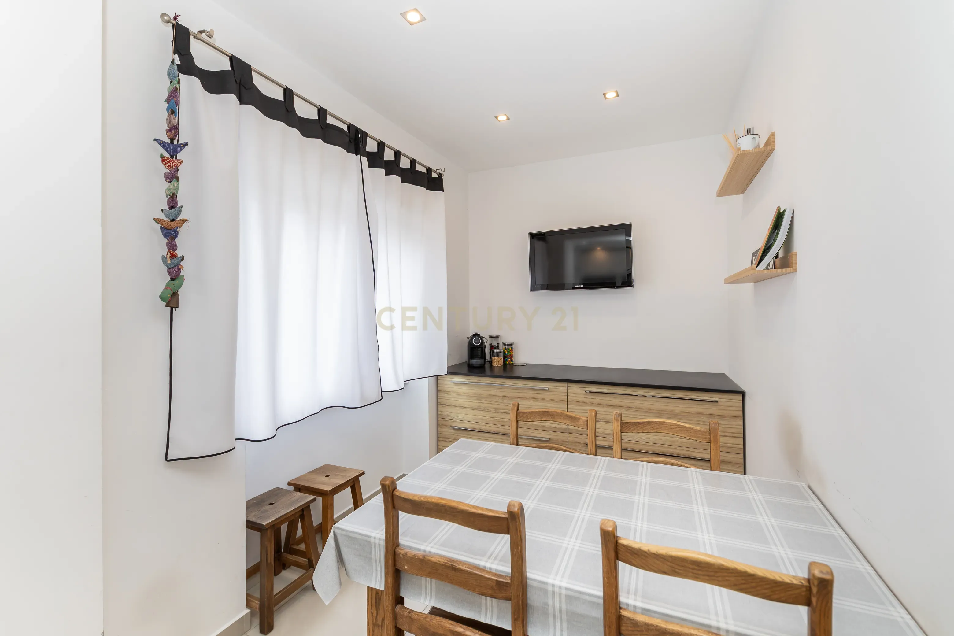 Apartamento T4 convertido em T3 - Totalmente Renovado com Materiais Premium no Centro de Setúbal - Image 34