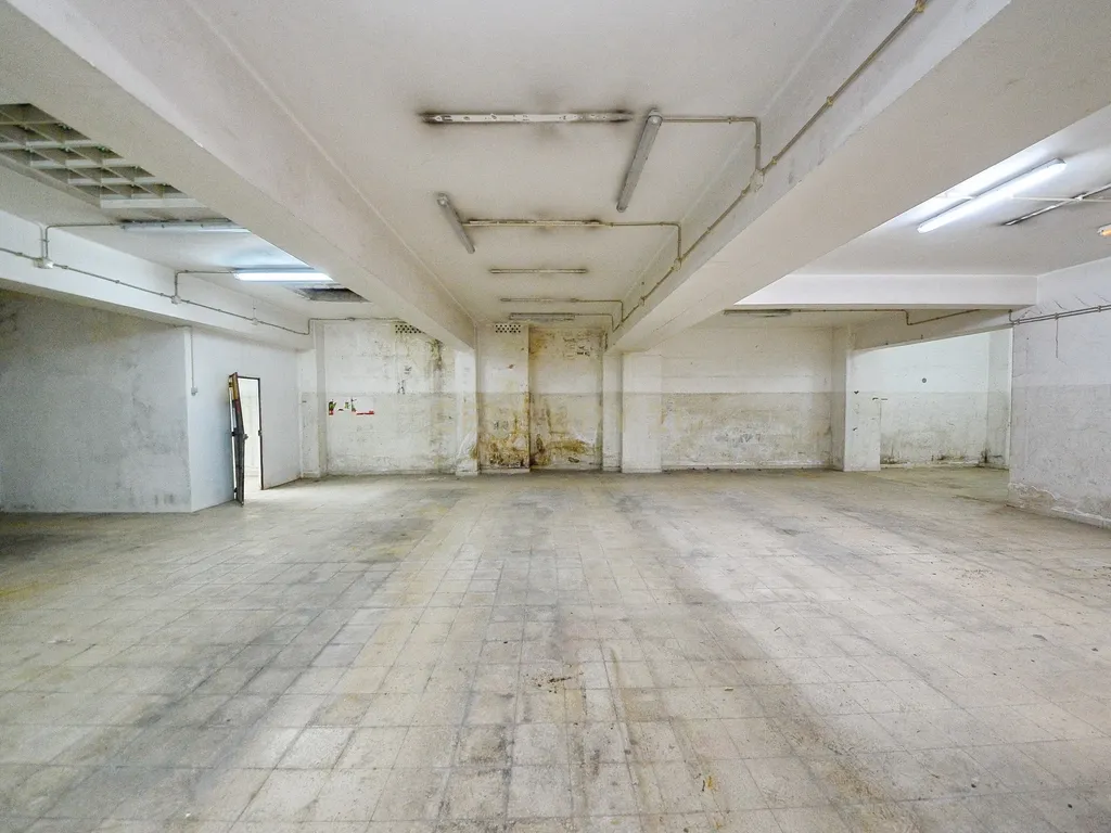 Espaço Comercial na Av. Defensores de Chaves, em Lisboa - Image 11