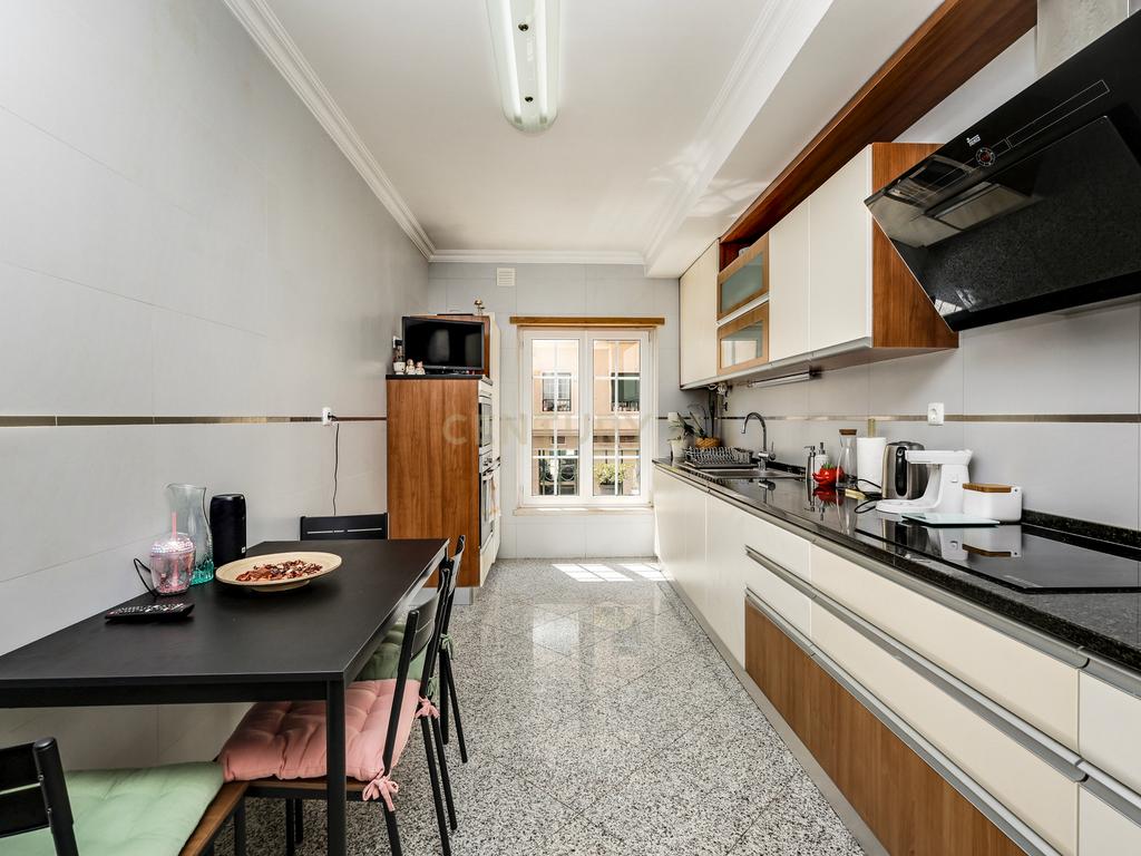 Apartamento T2 para Arrendamento | Urbanização do Neudel, Amadora - Image 8