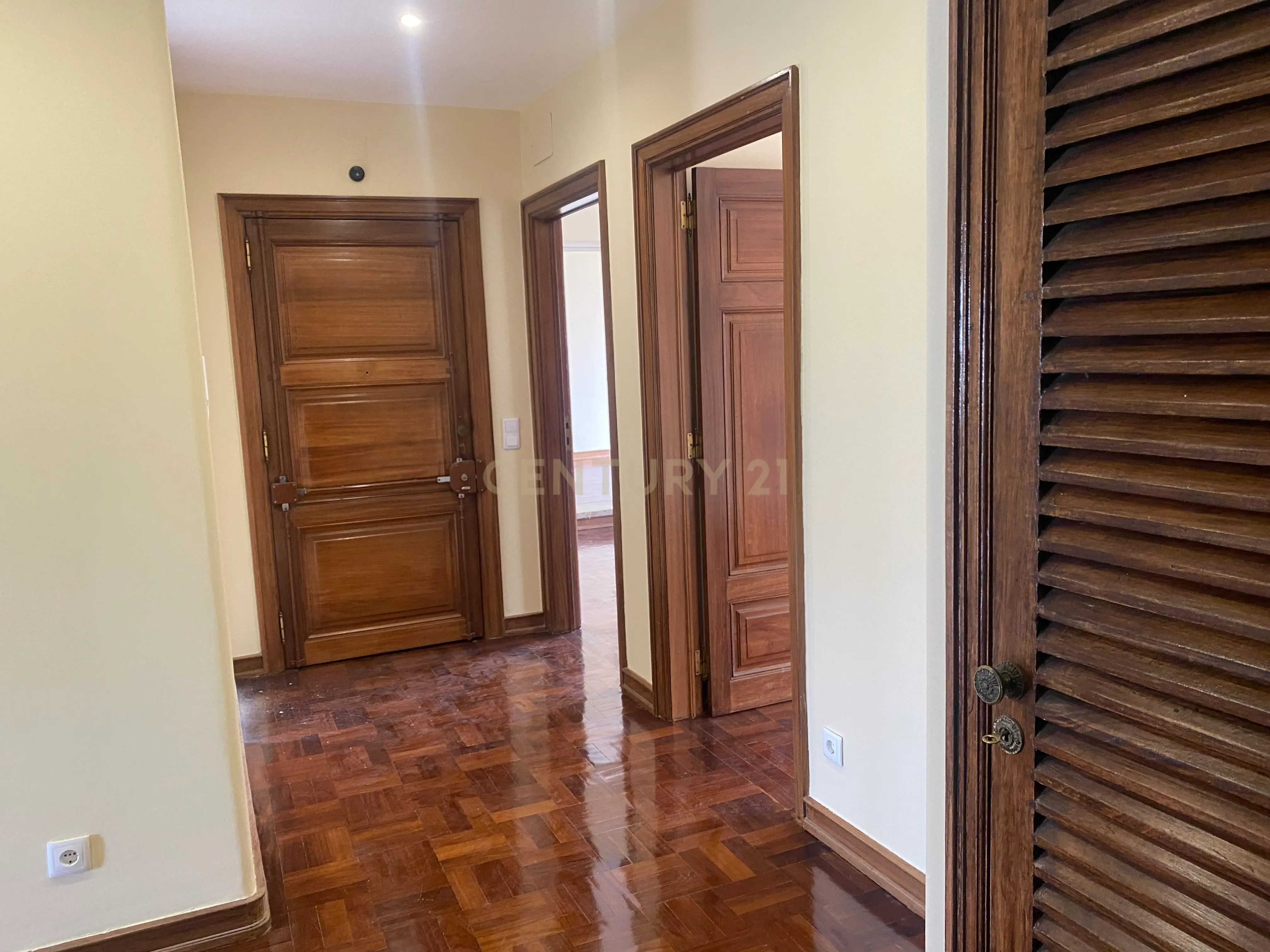 Apartamento  T5 Renovado -  Av Barbosa de Bocage - Image 13