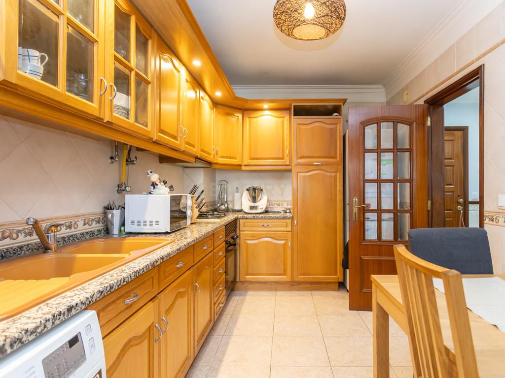 Apartamento T3 com Garagem e Arrecadação em Alhos Vedros - Image 19