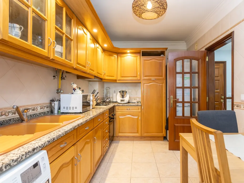 Apartamento T3 com Garagem e Arrecadação em Alhos Vedros - Image 19