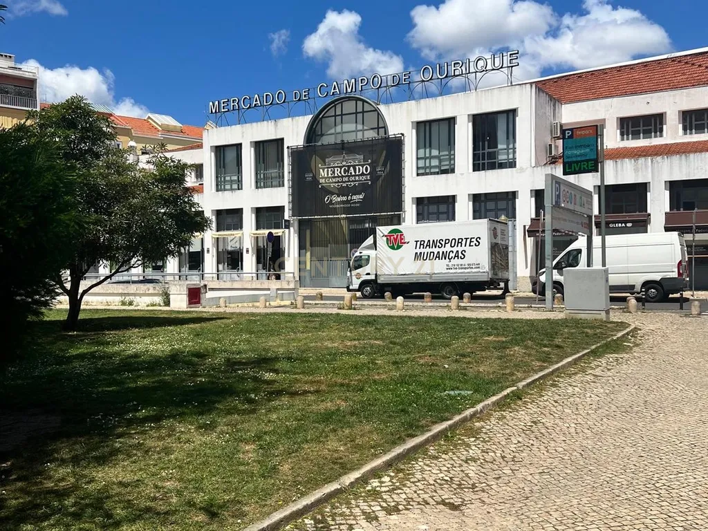 Oportunidade de Investimento em Campo de Ourique – Habitação + Loja Arrendadas com Garagem - Image 13