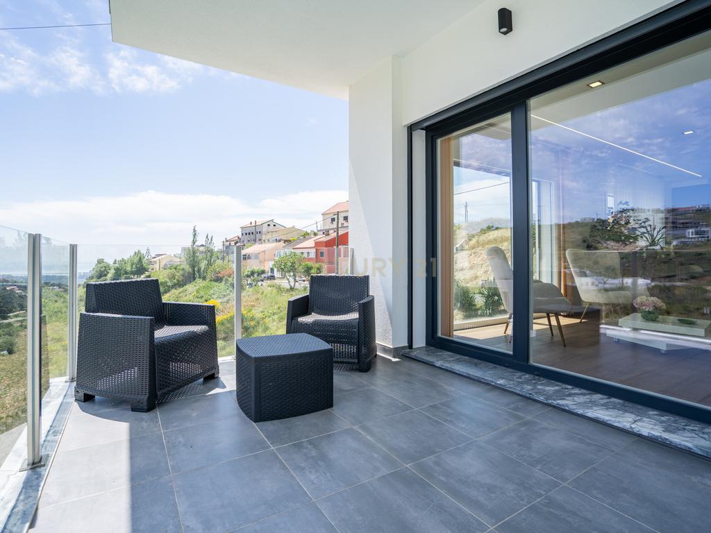 🌅 Moradia Nova com Vista Tejo, Piscina e Terraço Panorâmico a Poucos Minutos de Lisboa - Image 15