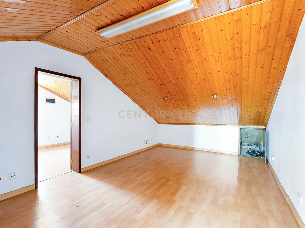 Moradia T3 com Sótão Habitável e Garagem nas Praias do Sado - Image 22
