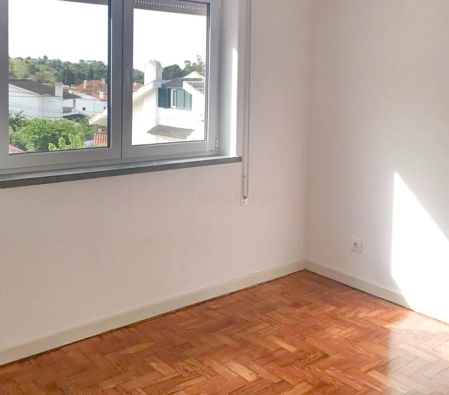 🏡 Moradia Geminada T2 Renovada para arrendamento no Livramento – Perto das Praias e de Lisboa - Image 18
