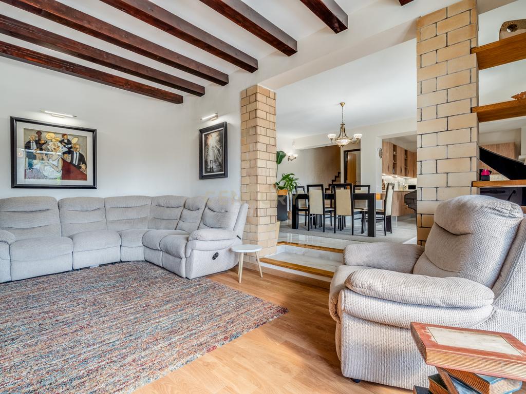 ESPETACULAR MORADIA COM PISCINA, GARAGEM, JARDIM E TERRENO - Image 36