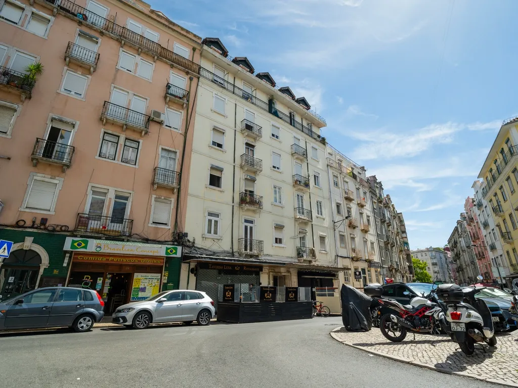 T3 com vista desafogada no centro de Lisboa - Image 15
