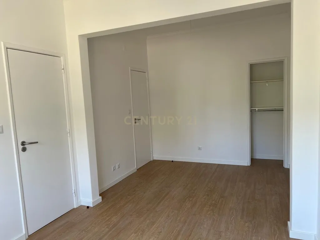 Apartamento T3 para arrendamento em Torre da Marinha, Seixal - Image 11
