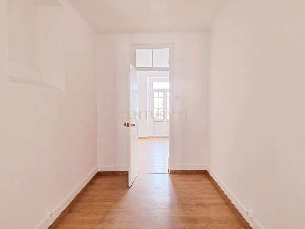 Apartamento T3+2 para Arrendamento em Campolide - Image 11