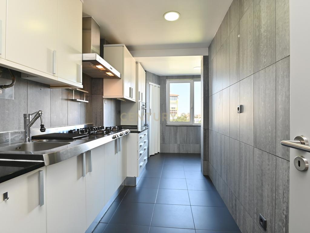 T2 - Carcavelos (Cascais) - Totalmente remodelado e equipado - Image 19