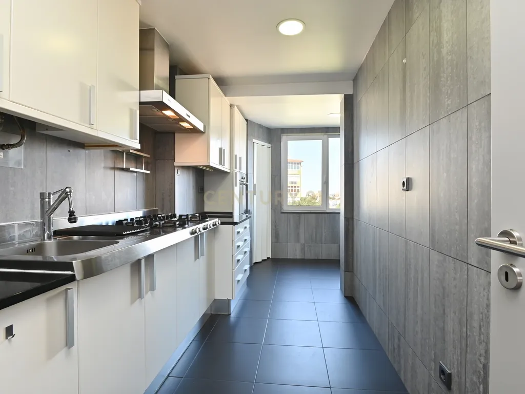 T2 - Carcavelos (Cascais) - Totalmente remodelado e equipado - Image 19