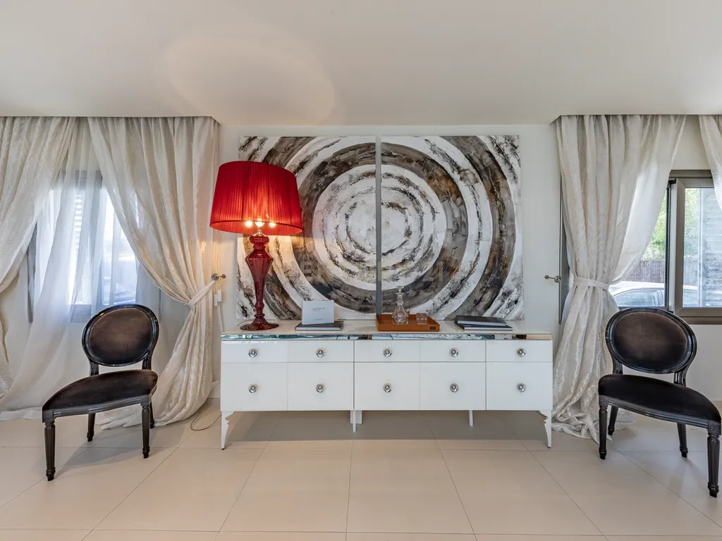 Villa de Design em Segunda Linha de Mar em Sitges com Mobiliário de Marcas de Luxo - Image 36