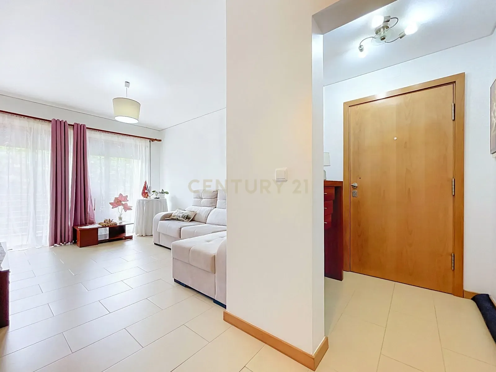 Fotografia 2 de Apartamento T2 com Varandas, Excelentes Áreas e Zona de Lazer Privativa — Santa Cruz, Lagoa