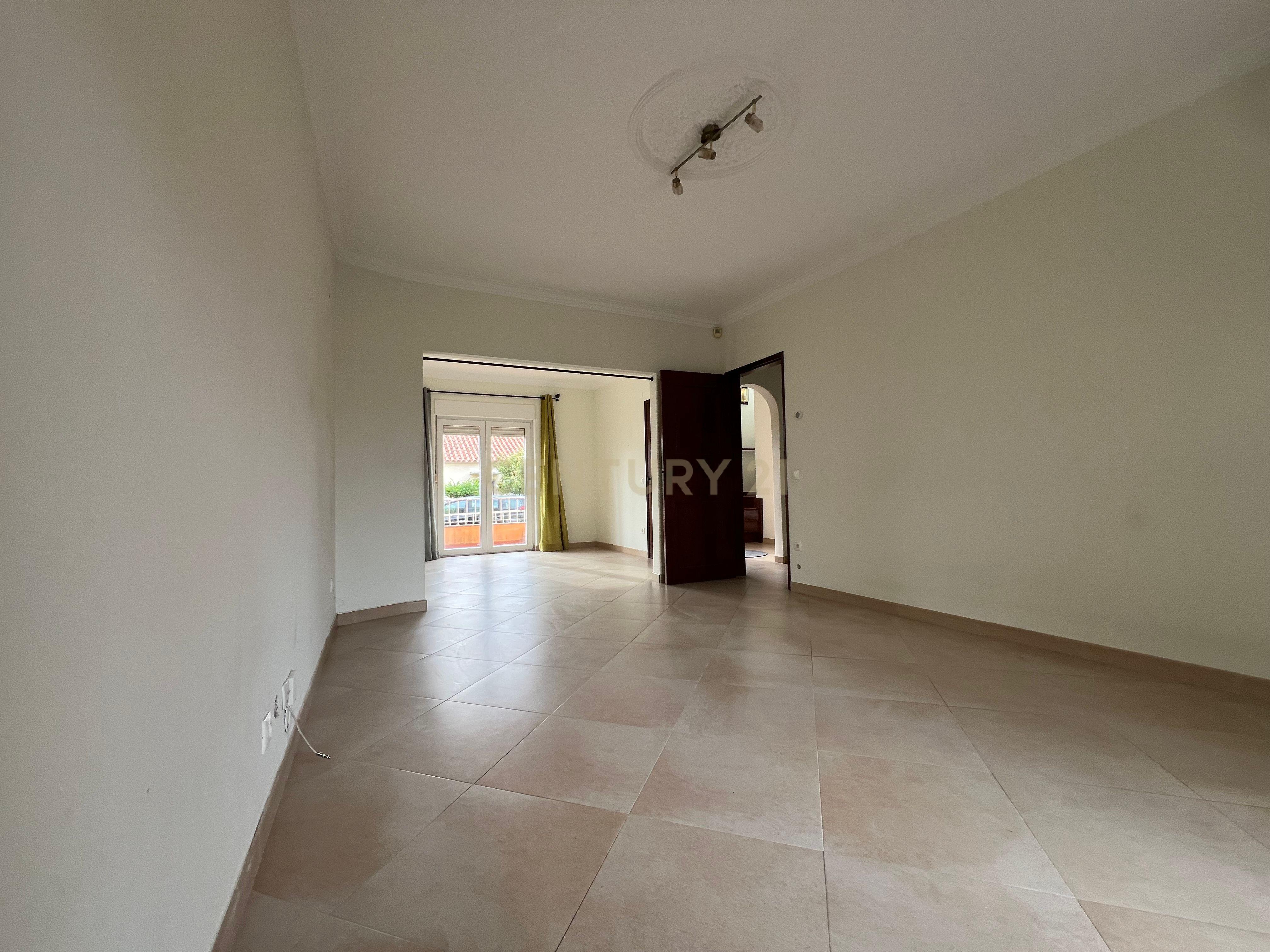 Fotografia 7 de Moradia T3 com Garagem – Penedo, São Domingos de Rana (Cascais)