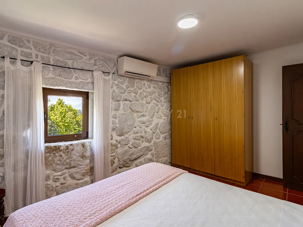 Um Refúgio no Gerês com 2 casas junto ao Rio - Image 13