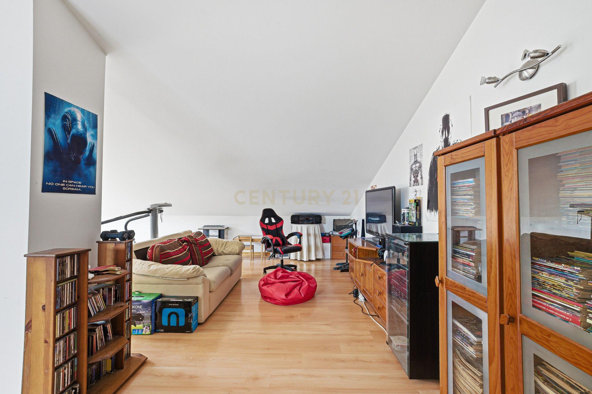 Fotografia 8 de Apartamento T3 Duplex Samouco | Box para 2 Viaturas | Elevador