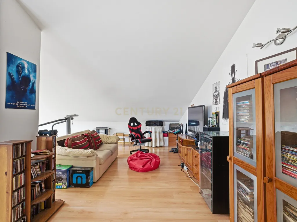 Apartamento T3 Duplex Samouco | Box para 2 Viaturas | Elevador - Image 8