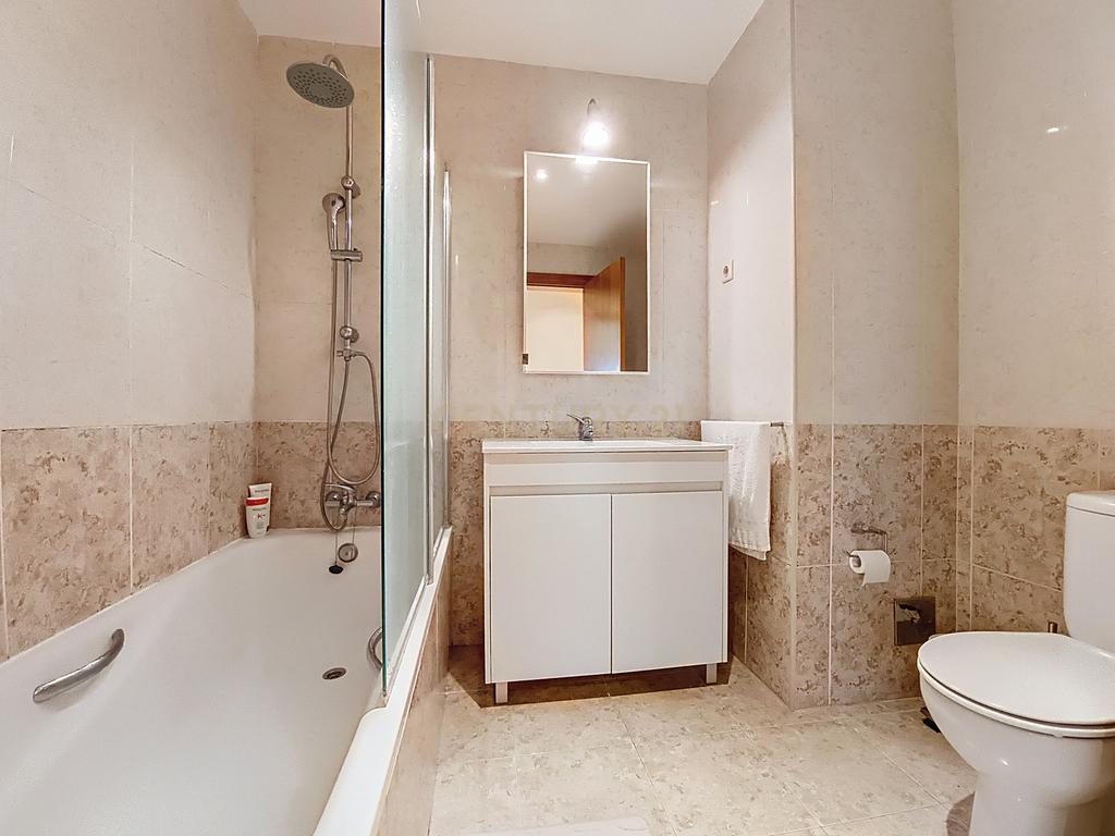 Apartamento T2 em Ponta Delgada com Garagem e Varanda - Image 18