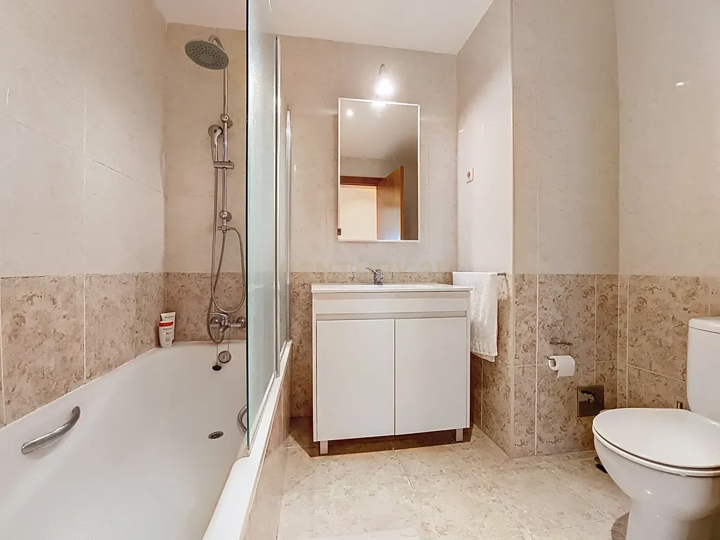 Apartamento T2 em Ponta Delgada com Garagem e Varanda - Image 18